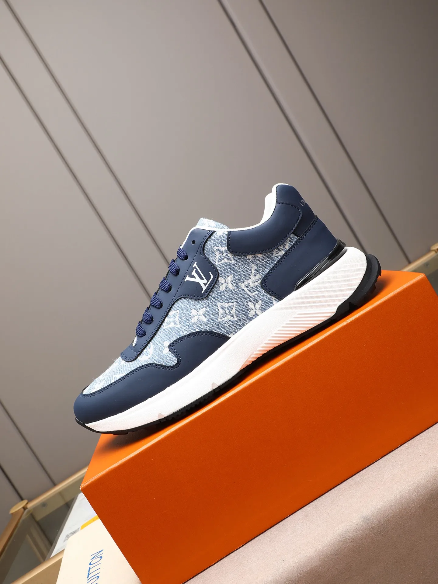 Men's shoes 💰460 Brand: LOUIS VUITTON Louis Vuitton LV Size: 38 39 40 41 42 43 44 (45 customized) Fabric: original cowhide cowhide 🔸Inside of: mesh 🔺Sole: counter foam outsole